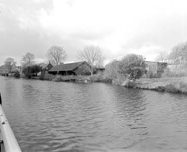 885138 Afbeelding van een leegstaande en vervallen houtloods van Houthandel J. de Wit (Jan Pieterszoon Coenstraat 5) ...